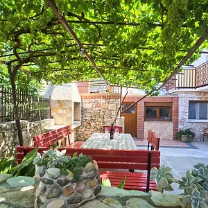 Donata , Premantura Croazia